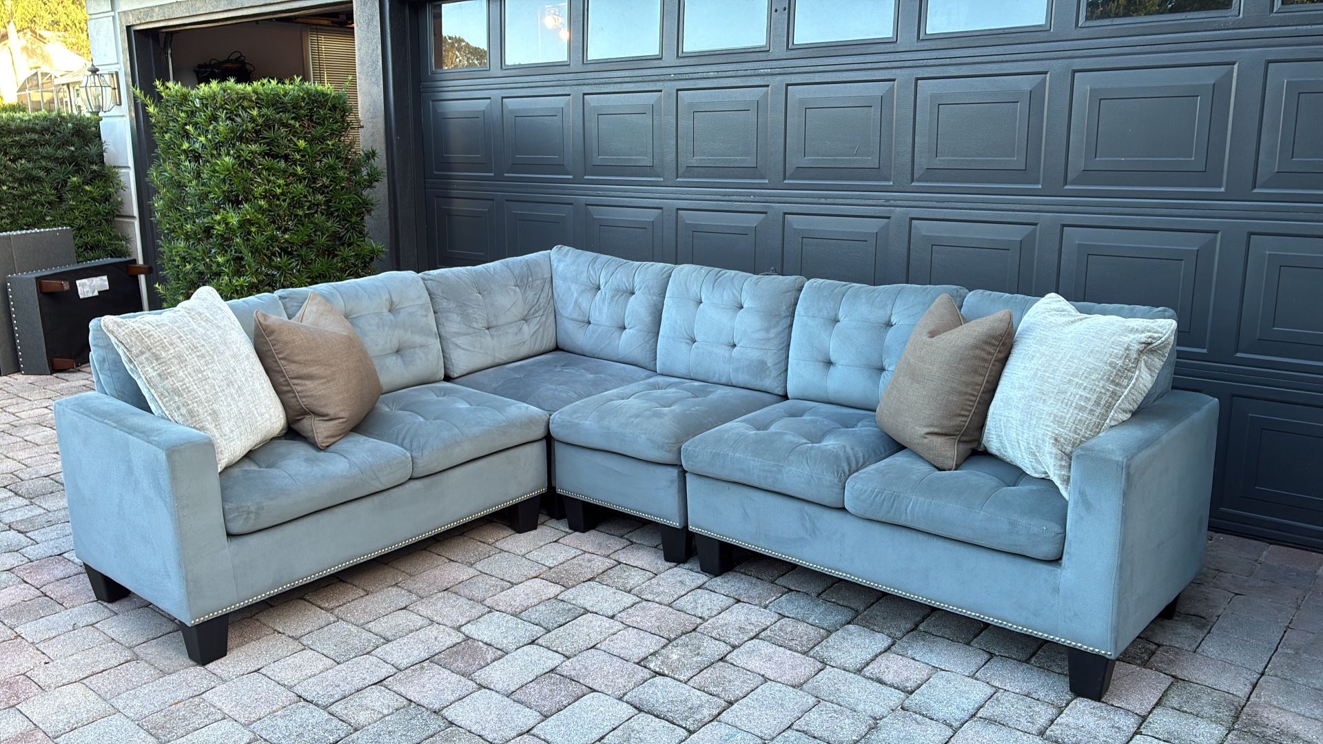 Sofa Sectional… Delivery Extra