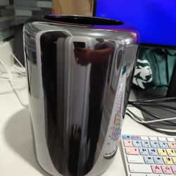 2013 Mac Pro 6-core, 32GB of RAM. D500 GPU.