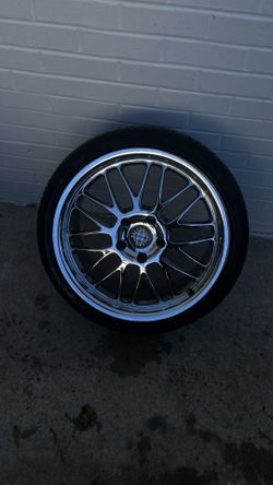 Beyern Rim And Tire