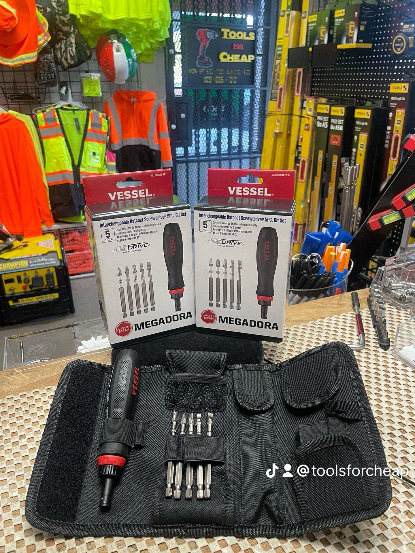 VESSEL TOOLS MEGADORA Interchangeable Ratchet Screwdriver, 5PC. Bit Set. $42 EACH.