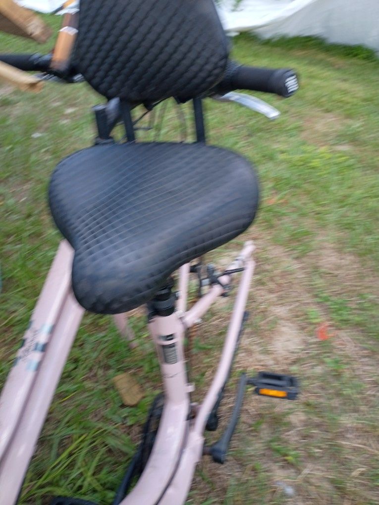 Two Woman's Flourish Bikes Made By Giant Make Me An Offer Money Goes To Help A Ministry
