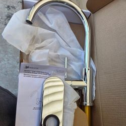 Seasons Westwind Single-Handle Standard Kitchen Faucet