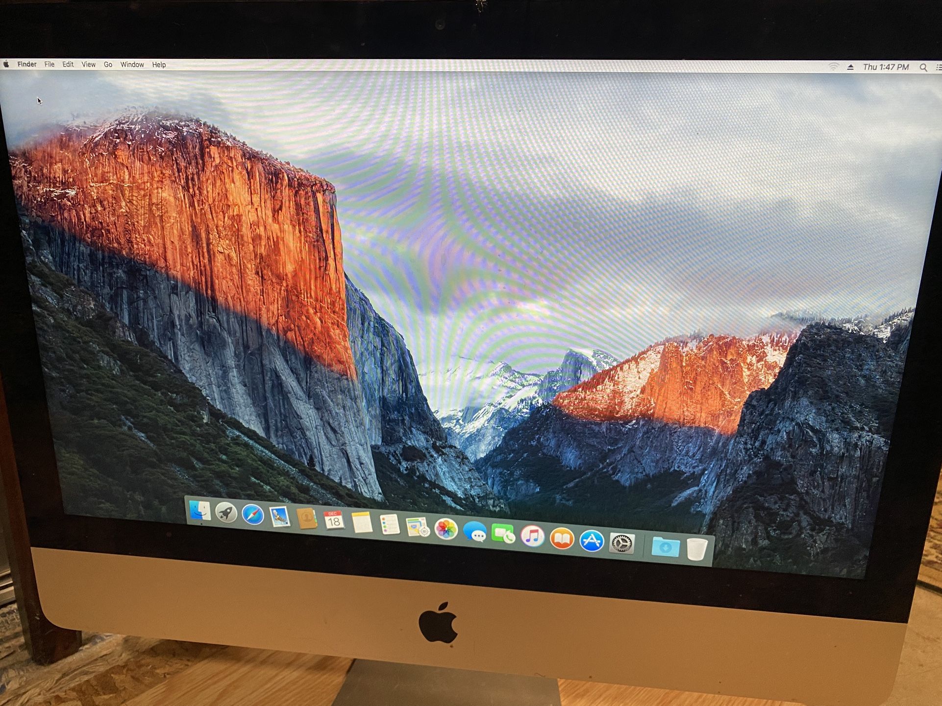 iMac 21.5” i5 8gb ram 1tb Hd w/Power Cable