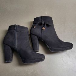 Size 7.5 Booties