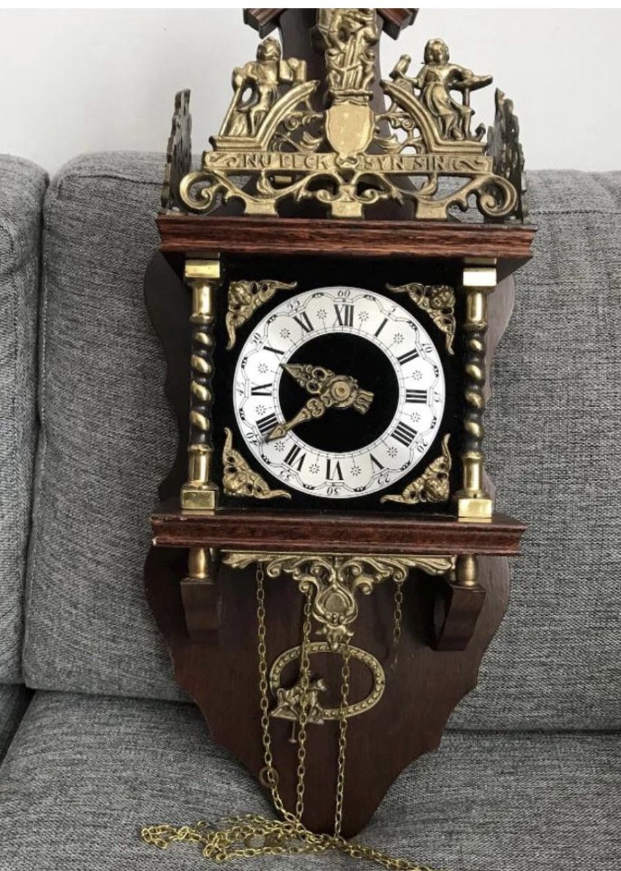 Vintage Dutch Zaanse Wall Clock - Ornate Wooden & Brass Pendulum Clock - "Nu Elck Syn Sin"