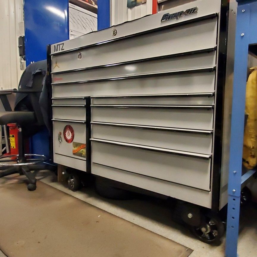 SNAP ON TOOL BOX