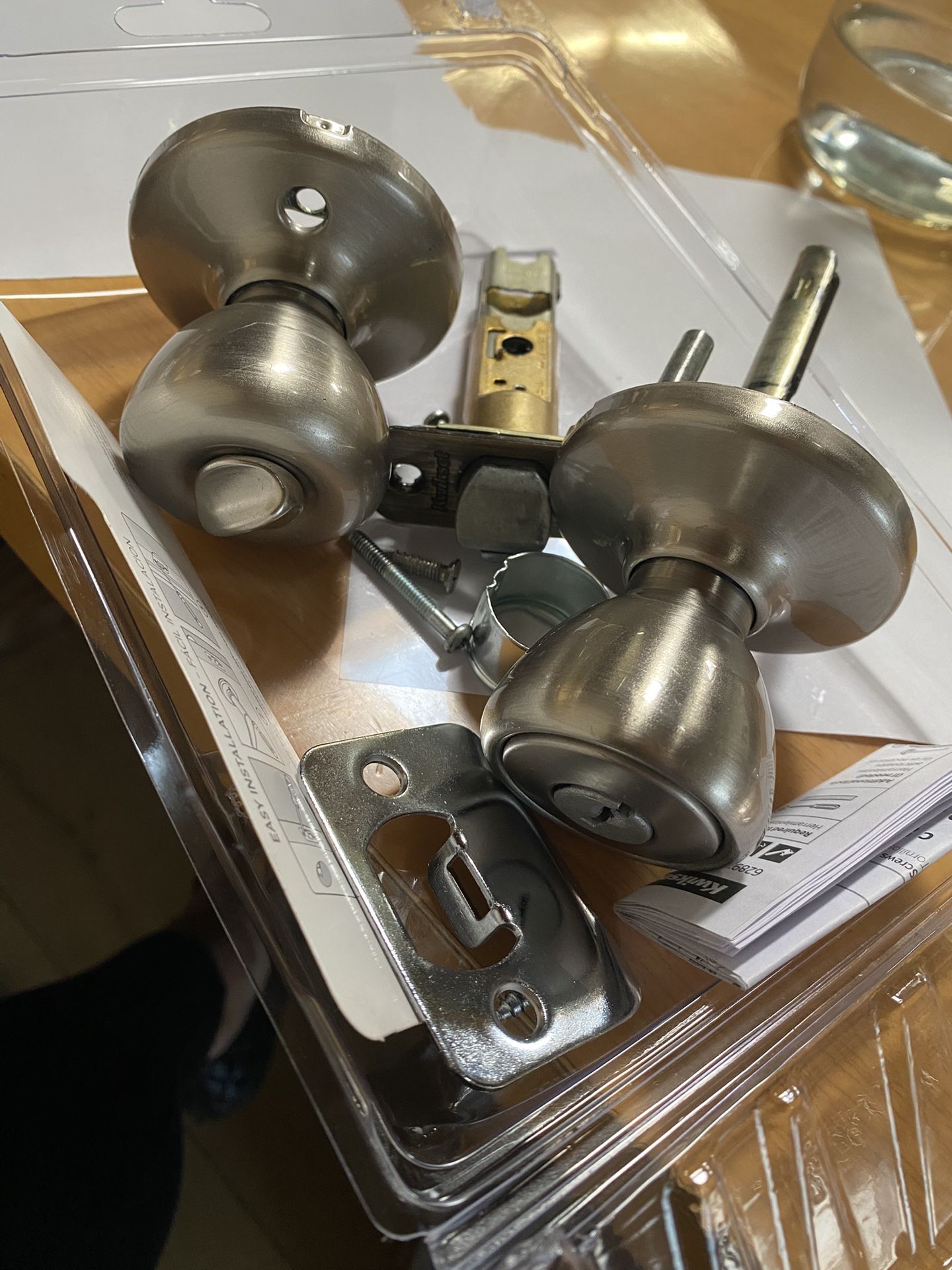 Locking Door knob - WITH THE KEY!