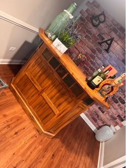 Bar, with 4 stools