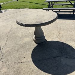 Round concrete outdoor tables