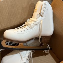 Ladies Size 5 New Skates