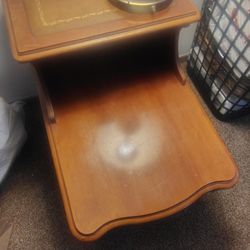 Free Table Stand And Lamp 