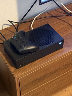 XBOX SERIES X|S 1 TB w/ CONTROLLER