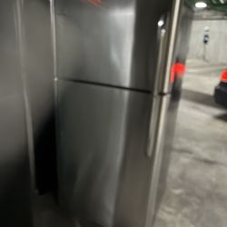 Frigidaire.stainless Refrigerator 