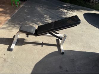 Adjustable weight bench