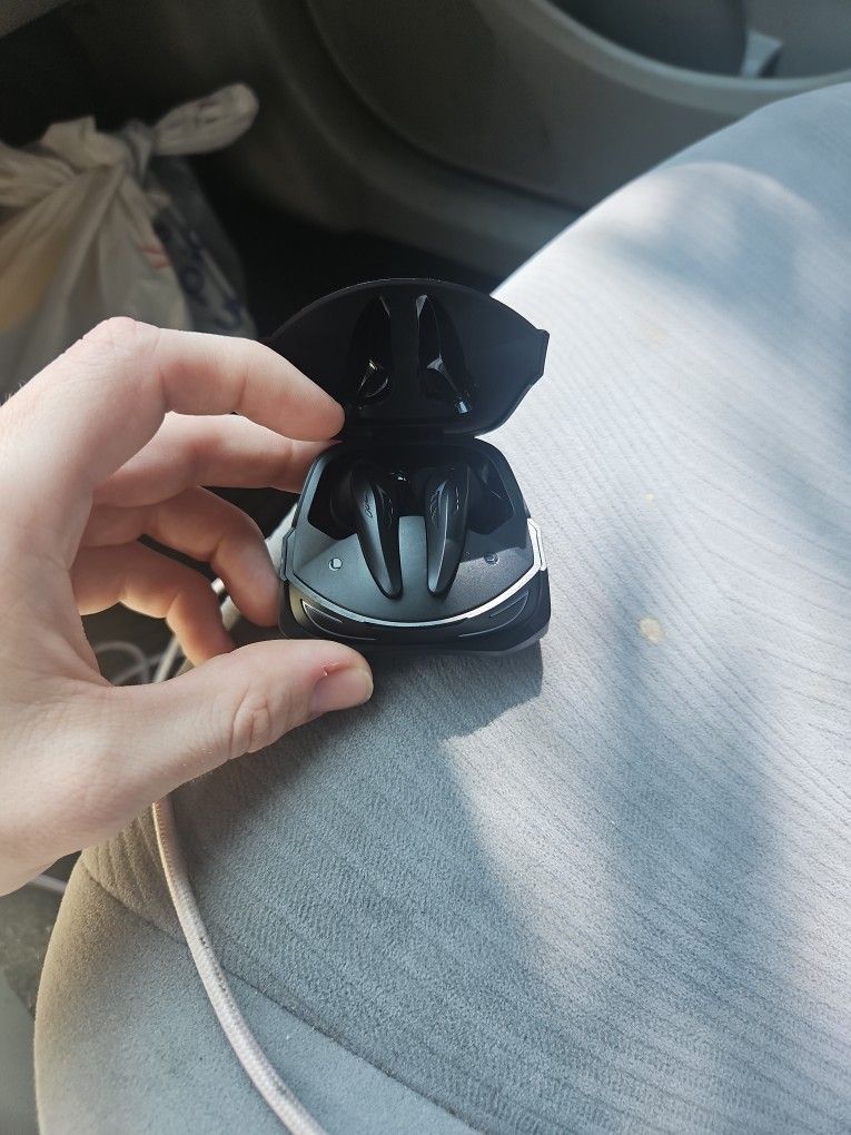 Wireless gaming headphones.