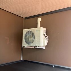 Mini Split (Air Conditioner)
