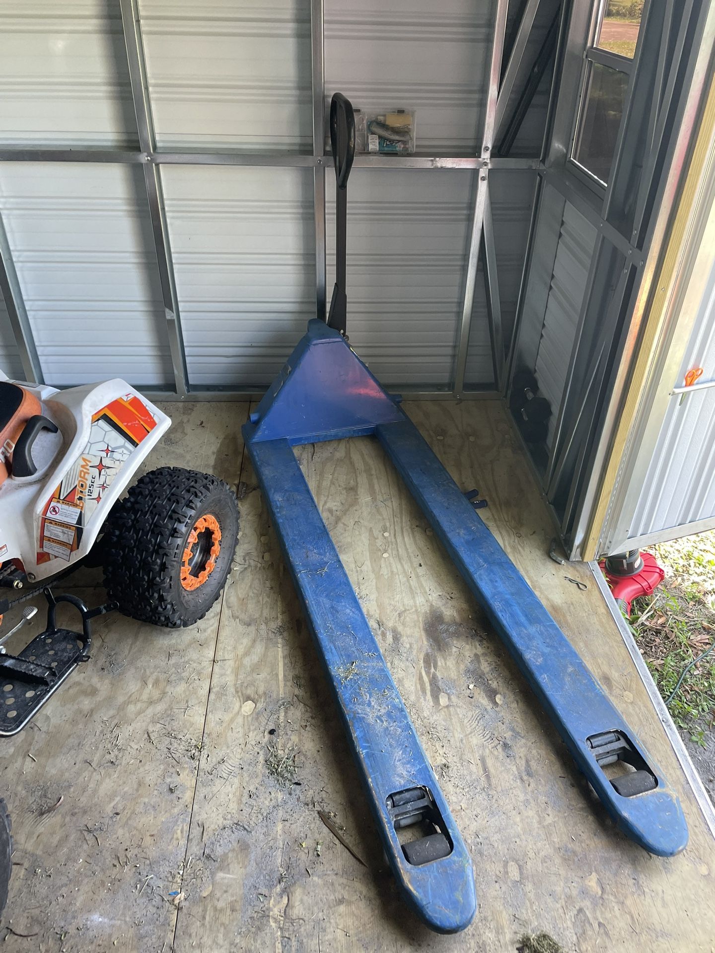 Pallet Jacks 