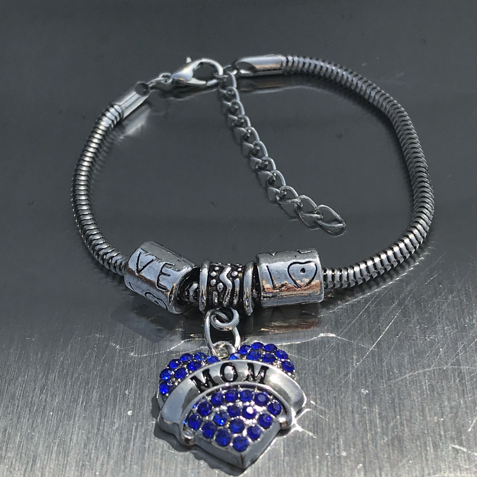 New beats bracelet “MOM”