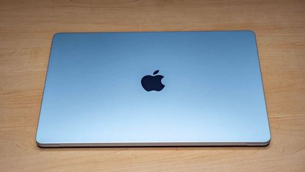 Like New MacBook Air M4 (2025) – 13” • 16GB RAM • Sky Blue • AppleCare Coverage