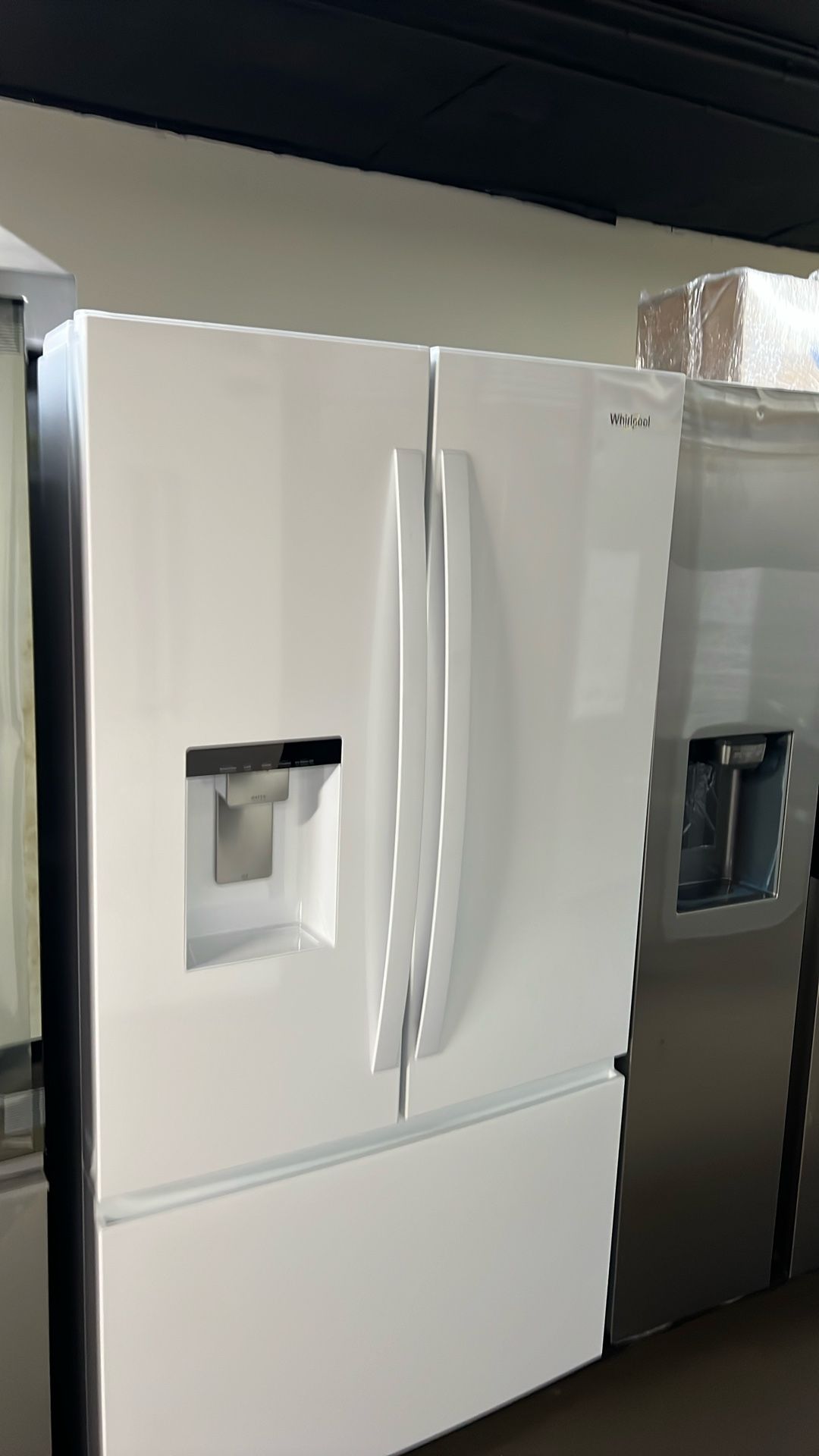 FLOOR MODEL WHIRLPOOL FRENCH STYLE REFRIGERATOR GLOSS WHITE 