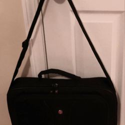 Wenger Swiss Army Gear Laptop Computer Case Shoulder Messenger Bag Briefcase Carry On Black 