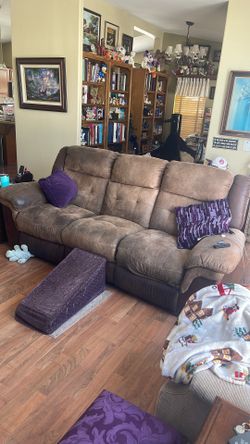 Sofa with two recliners, electric.