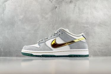Dunk SB Low SB Pro QS Holiday Special