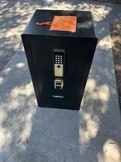 Heavy duty safe with key And key pad  for $120