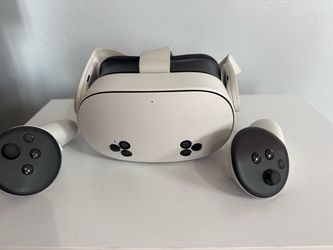 Meta Quest VR 3S w/ Controllers