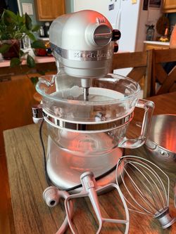 Kitchen Aide pro 600 Mixer with attachments