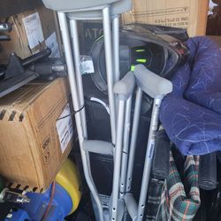 ALUMINUM CRUTCHES
