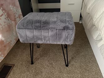 18.9-in H Modern Gray Faux Fur Rectangle Makeup Vanity Stool with Metal Legs for Bedroom