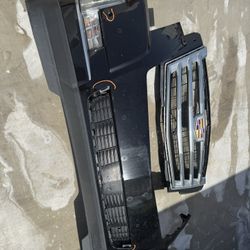 Escalade Bumper And Headlights Damaged 