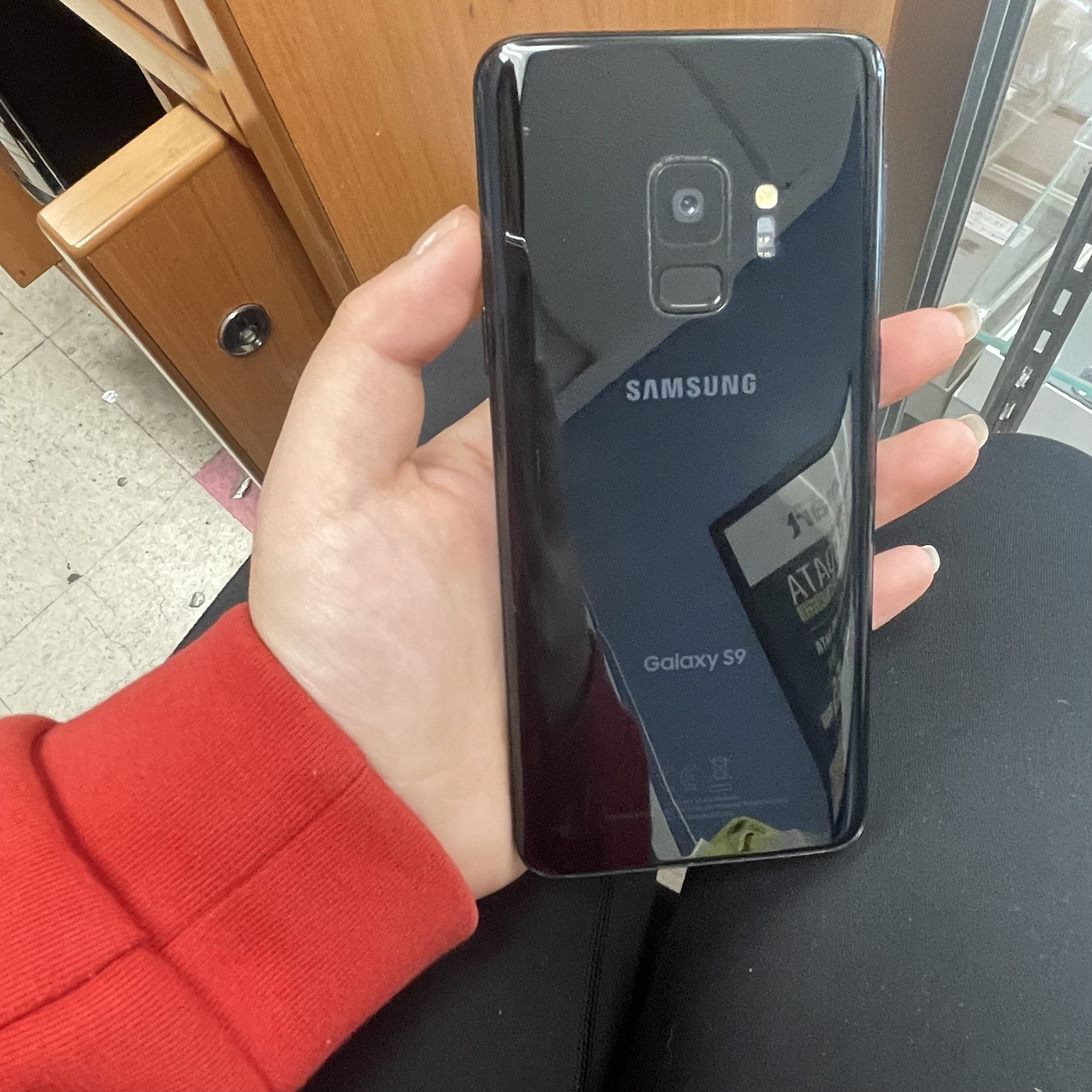 Samsung Galaxy S9 | Unlocked | Comes with store warranty| Free Cable & Charger | Unlocked | Comes with store warranty| Free Cable & Charger