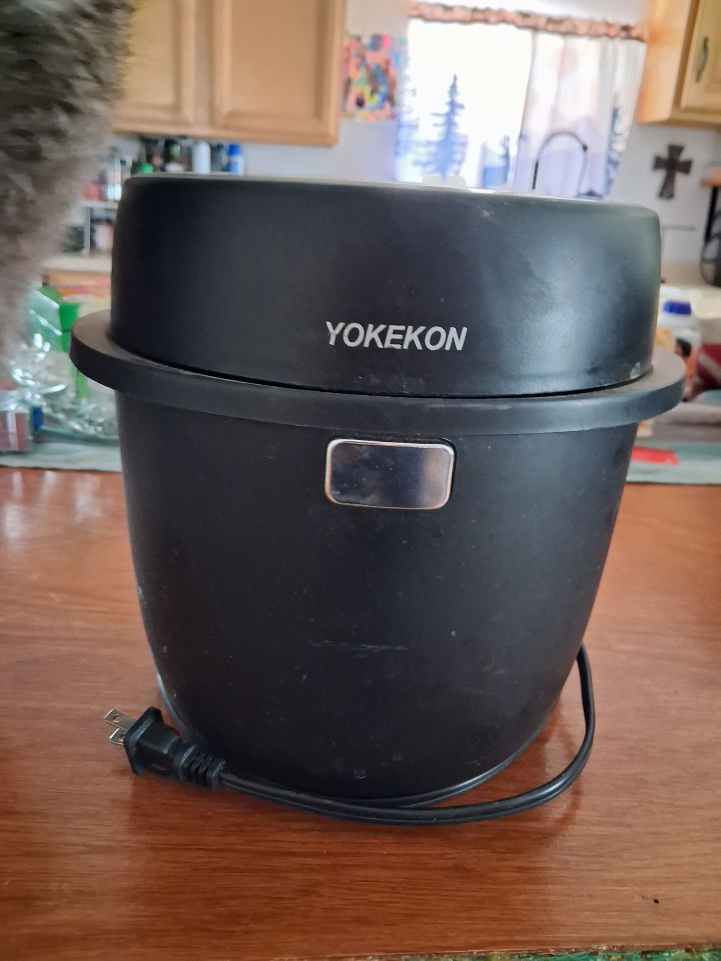 YOKEKON 2L low carb electric mini rice cooker.