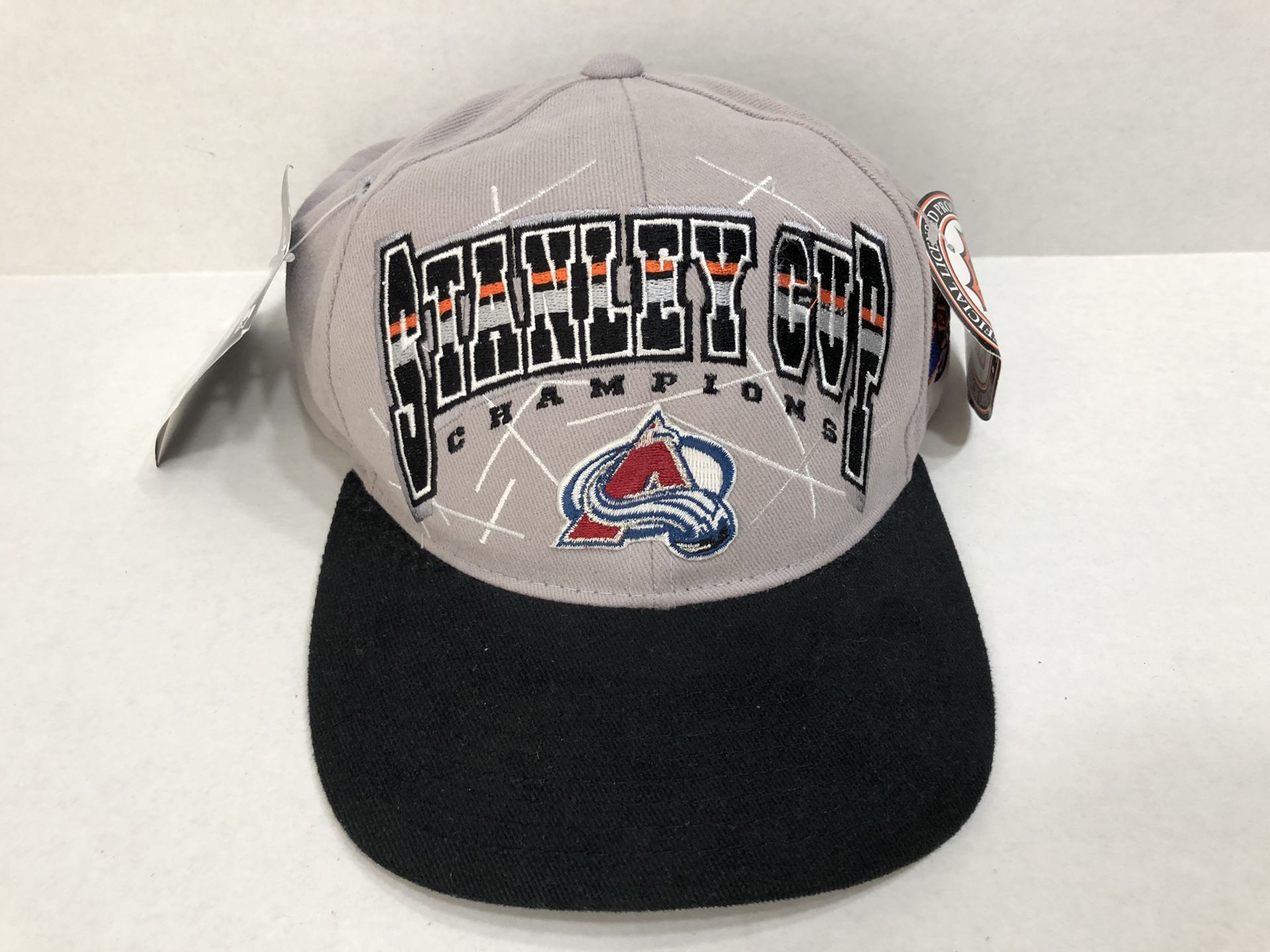 NWT/VTG/NOS Colorado Avalanche Cap 1996 by Starter Stanley Cup 96 Snapback