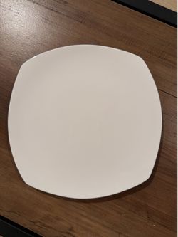 Set of 12 Modern White Square Dinner Plates