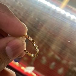 10 KT REAL GOLD RING 