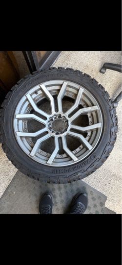 Venom Power Terra Hunter X/T Tire on Alloy Wheel