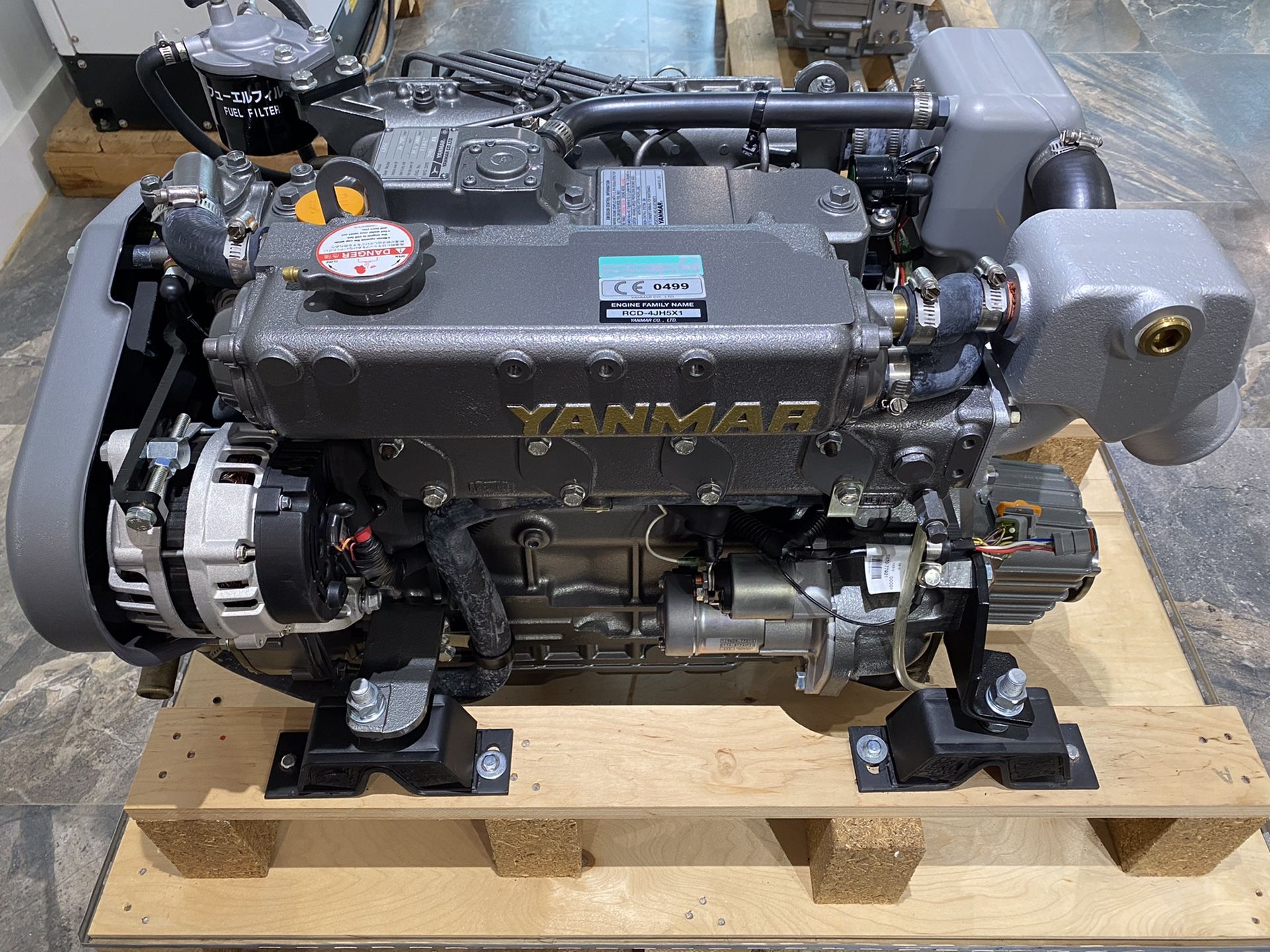 YANMAR MARINE DIESEL ENGINE MODEL 4JH5E 55HP WITH ACCESORIES **NEW