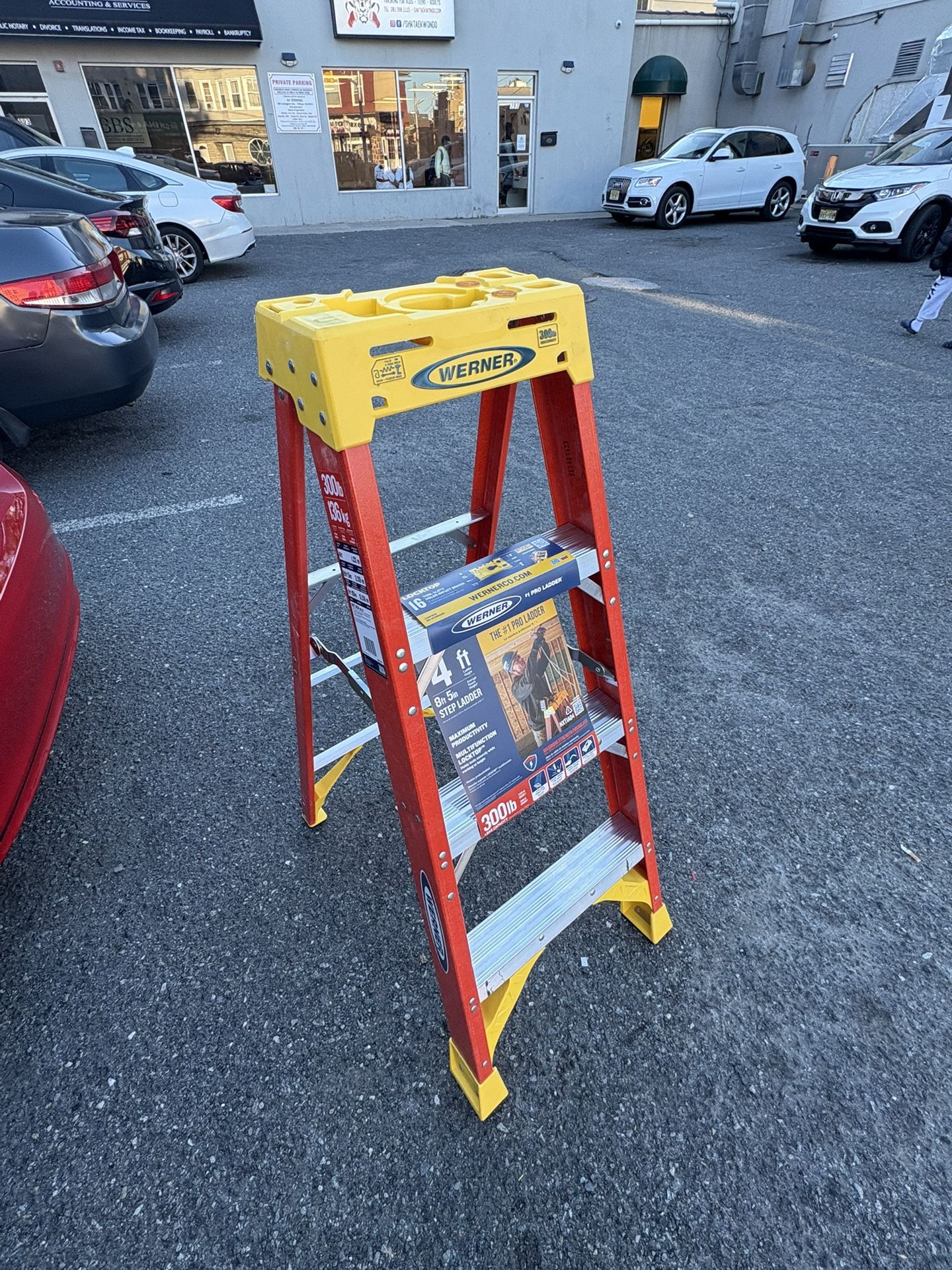 Werner 4 ft Fiberglass Step Ladder – 300 lb Capacity (Type IA Heavy Duty)