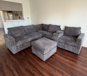 Sectional sofa with ottoman