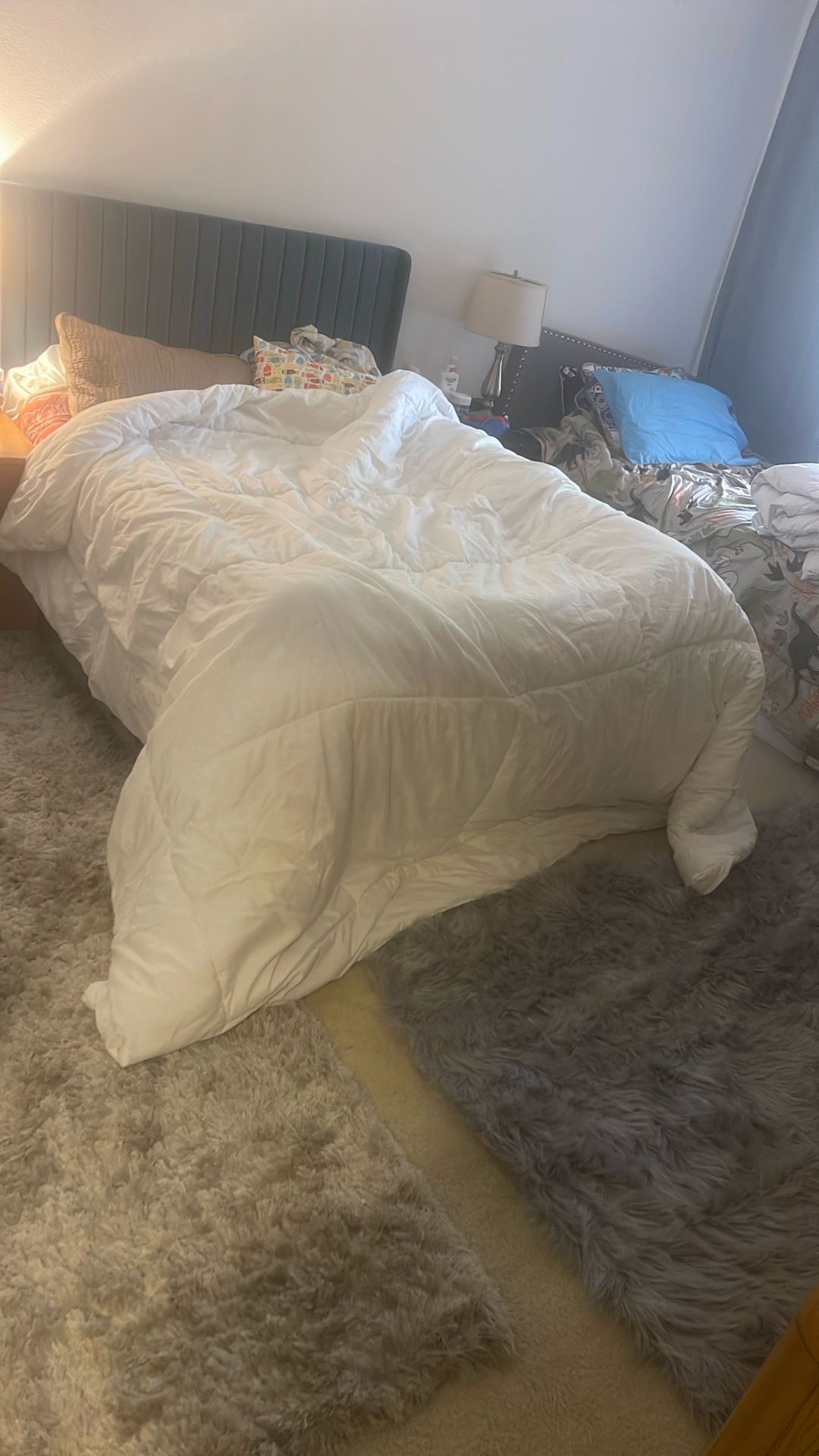 Cal King Lightweight Comforter