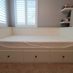 2 Twin Beds with Mattress 