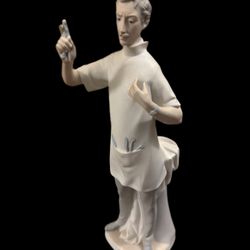 Lladro Dentist Collectible Figurine - Retired - Glazed Finish