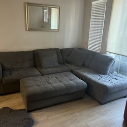 Sectional Couch With Ottoman 