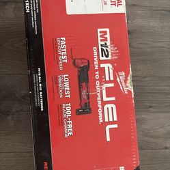 Milwaukee M12 FUEL 12V Lithium-Ion Cordless Oscillating Multi-Tool Kit with 4.0 Ah Battery, Charger, Accessories and Tool Bag
