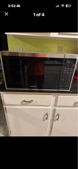 Microwave Samsung size 22x16 like new no damage