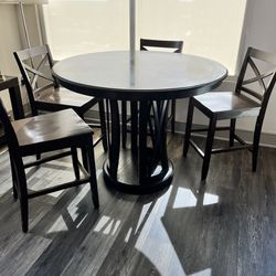 Pub Table w/4 Chairs