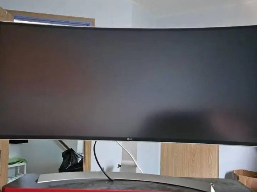 LG 34” UltraWide Curved Monitor – Model 34CB99-W